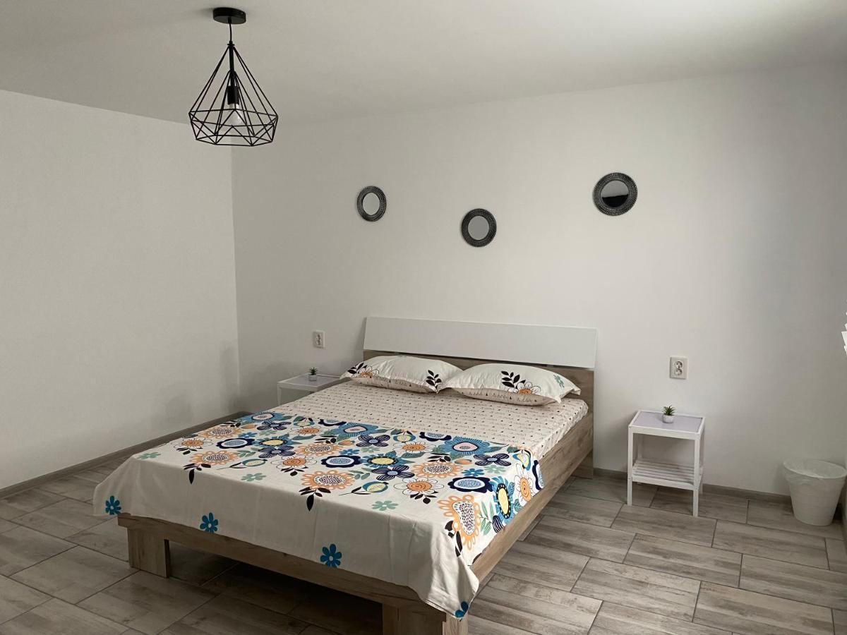 Camere De Inchiriat David Casa David Corbu Esterno foto